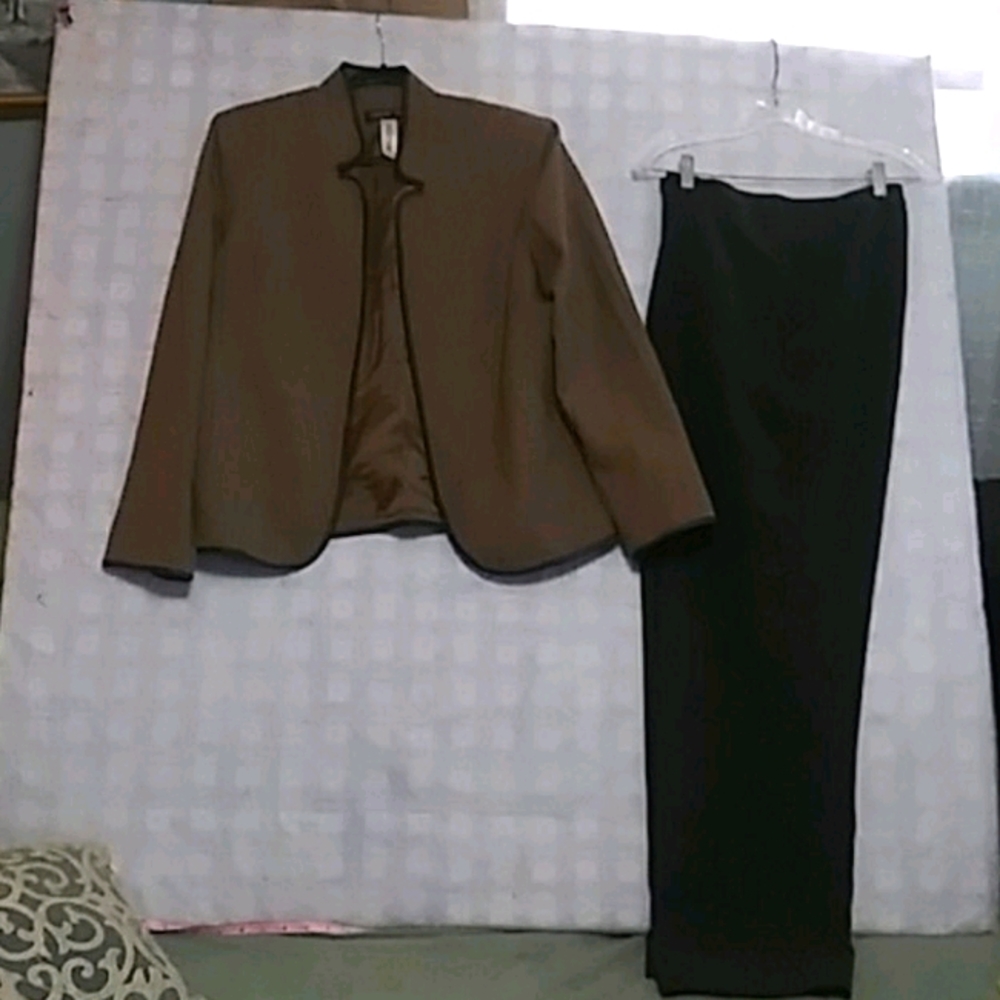 Pant suit